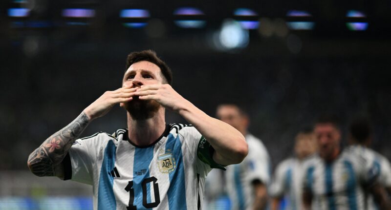 Messi Scores As Argentina Beat Mexico 2-0